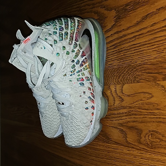 Nike LeBron 17 GS Air Command Force high tops - Picture 4 of 11